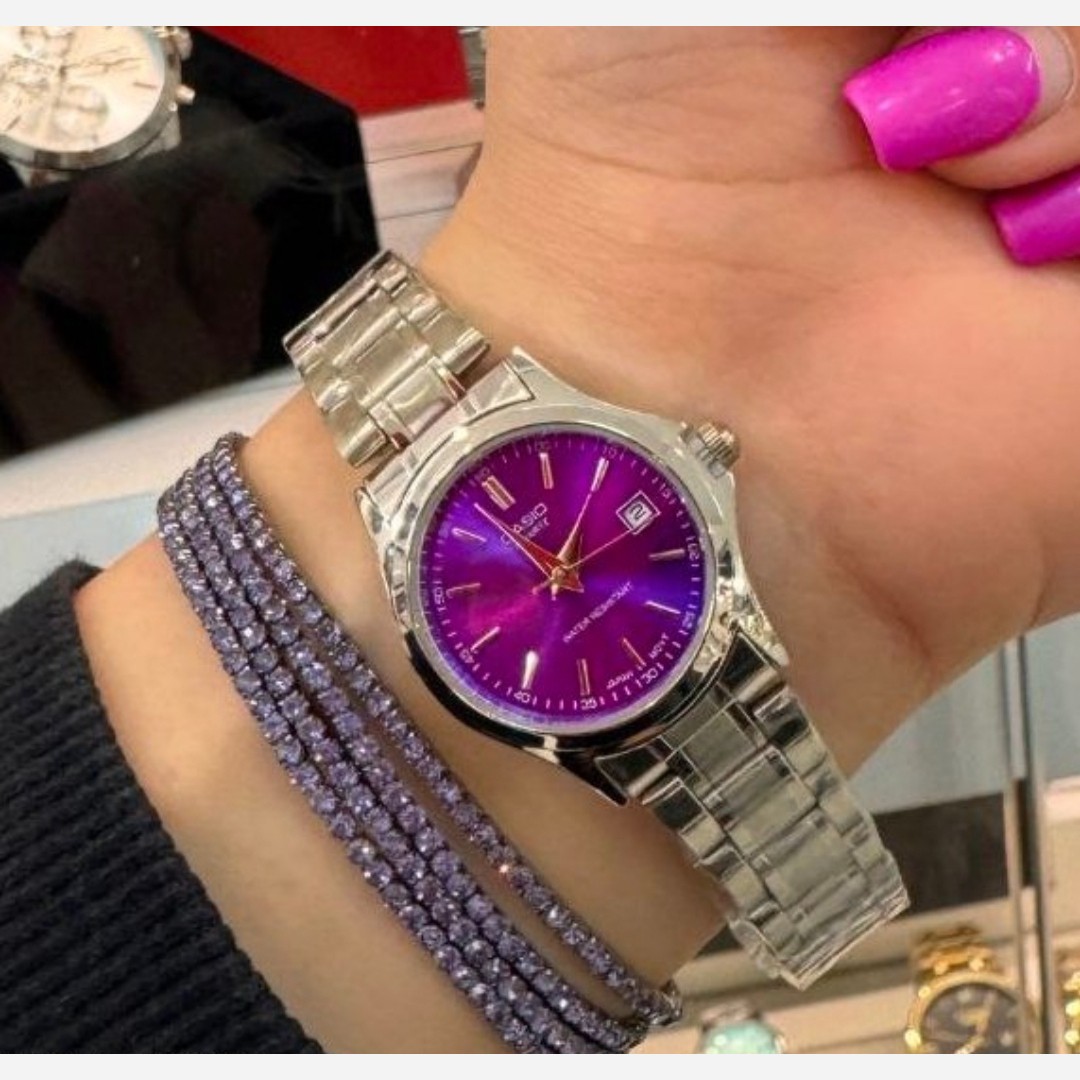 ساعت مچی زنانه کاسیو casio اصل بند استیل نقره ای صفحه نمایش گرد قرمز جذاب وخاص