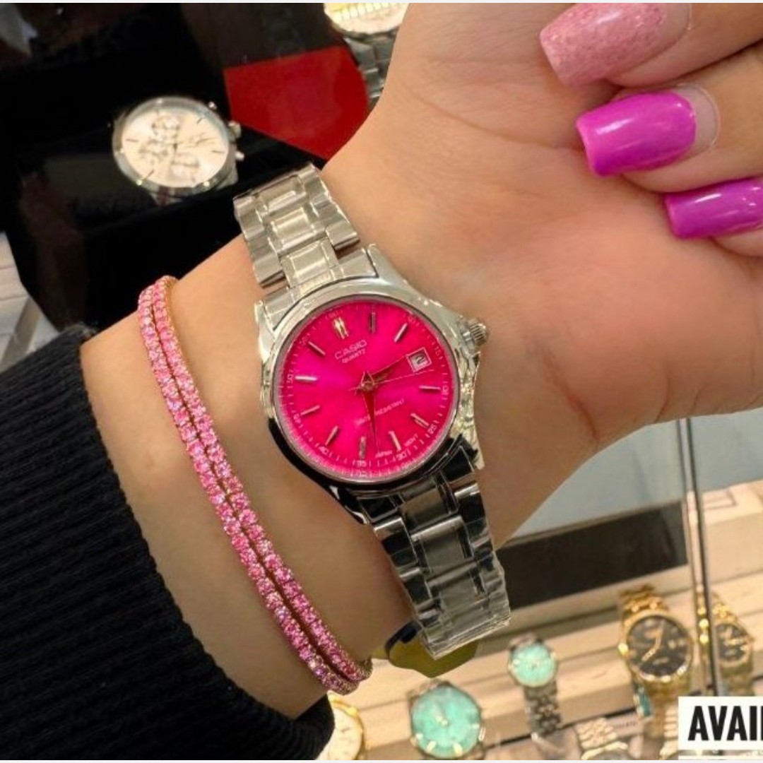 ساعت مچی زنانه کاسیو casio اصل بند استیل نقره ای صفحه نمایش گرد قرمز جذاب وخاص