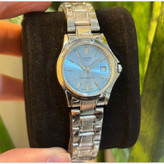 ساعت مچی زنانه کاسیو casio اصل بند استیل نقره ای صفحه نمایش گرد قرمز جذاب وخاص