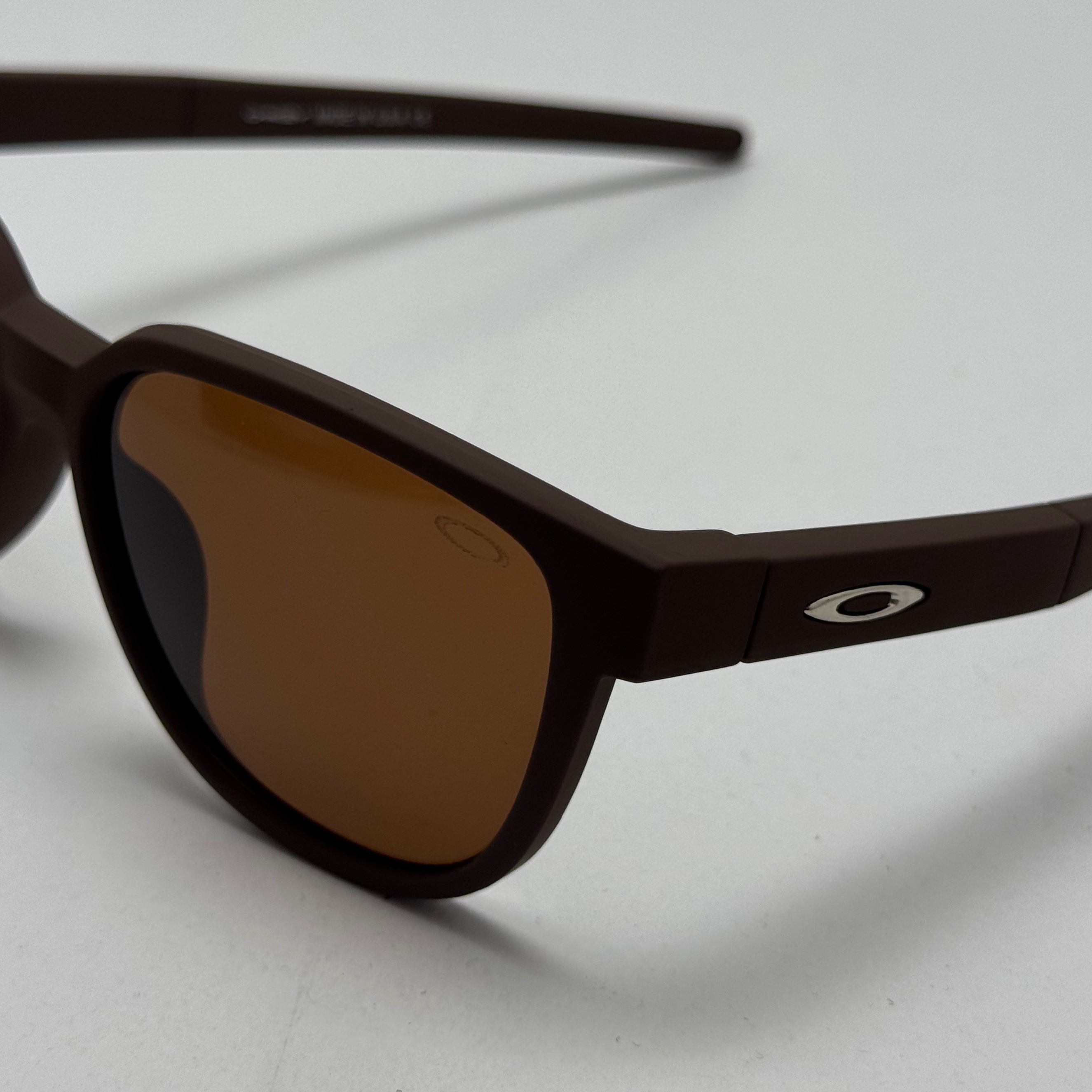 عینک آفتابی اوکلی سبک OAKLEY آمریکایی قهوه ای کد 2435