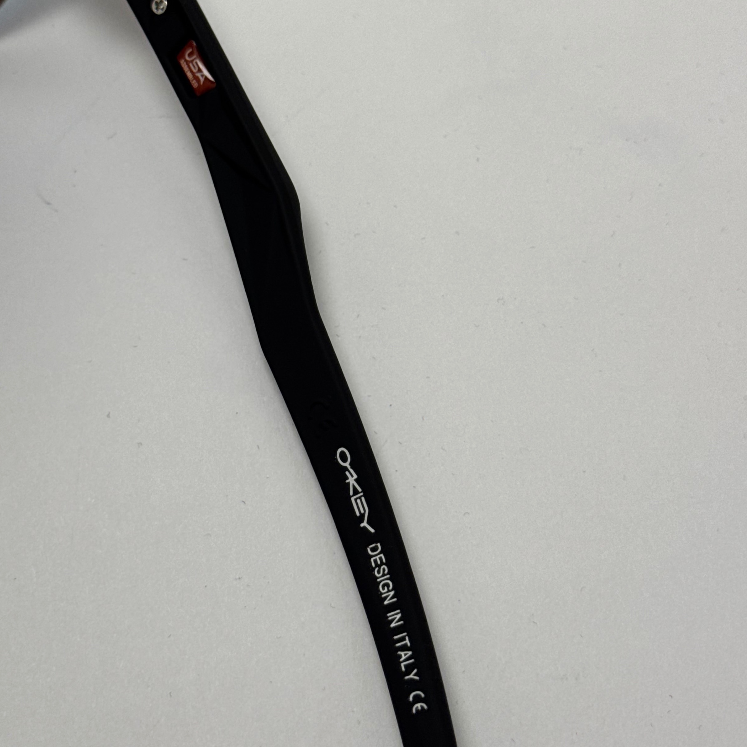 عینک آفتابی اسپرت اوکلی OAKLEY مدل SUTRO فریم مشکی عدسی آتیشی