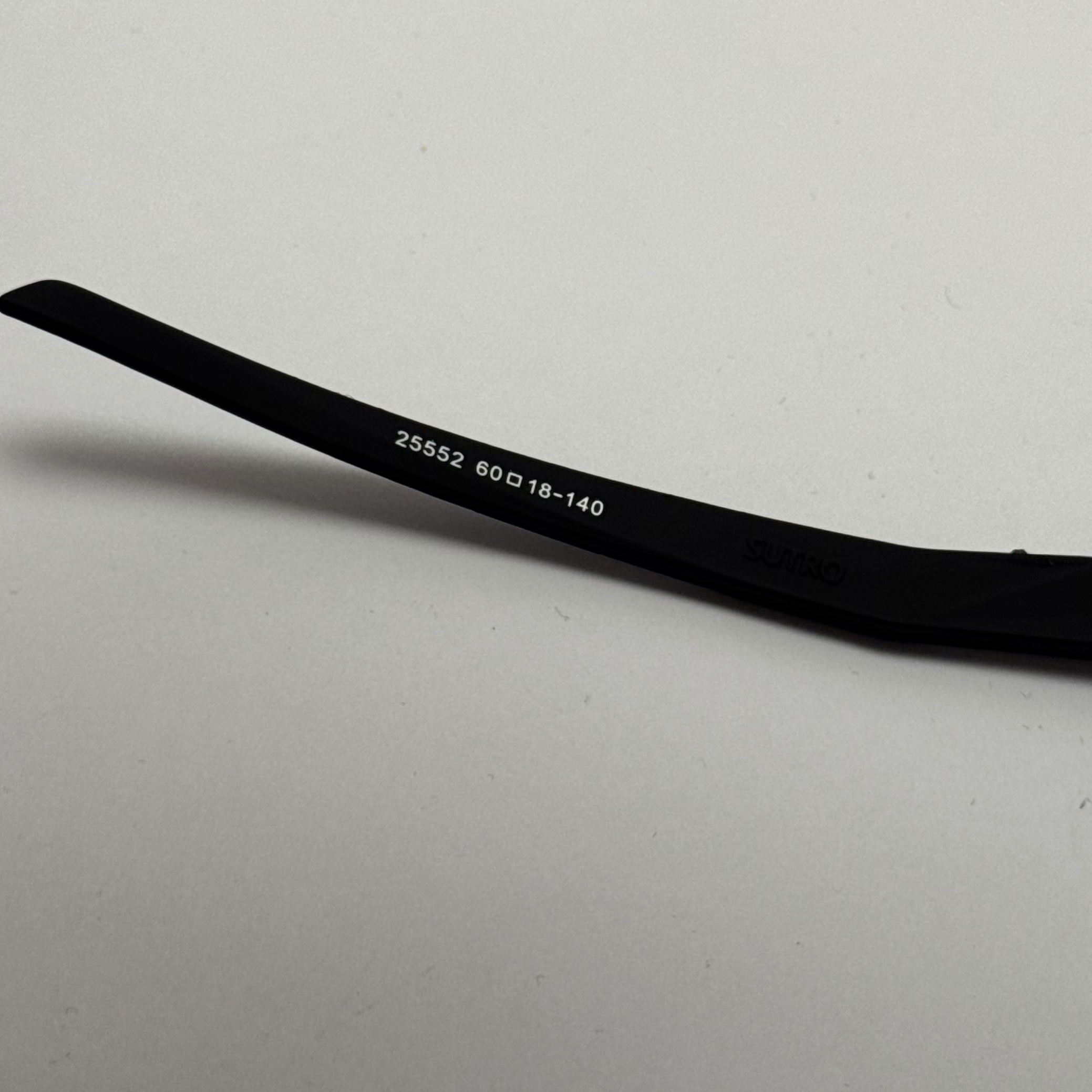 عینک آفتابی اسپرت اوکلی OAKLEY مدل SUTRO فریم مشکی عدسی آتیشی