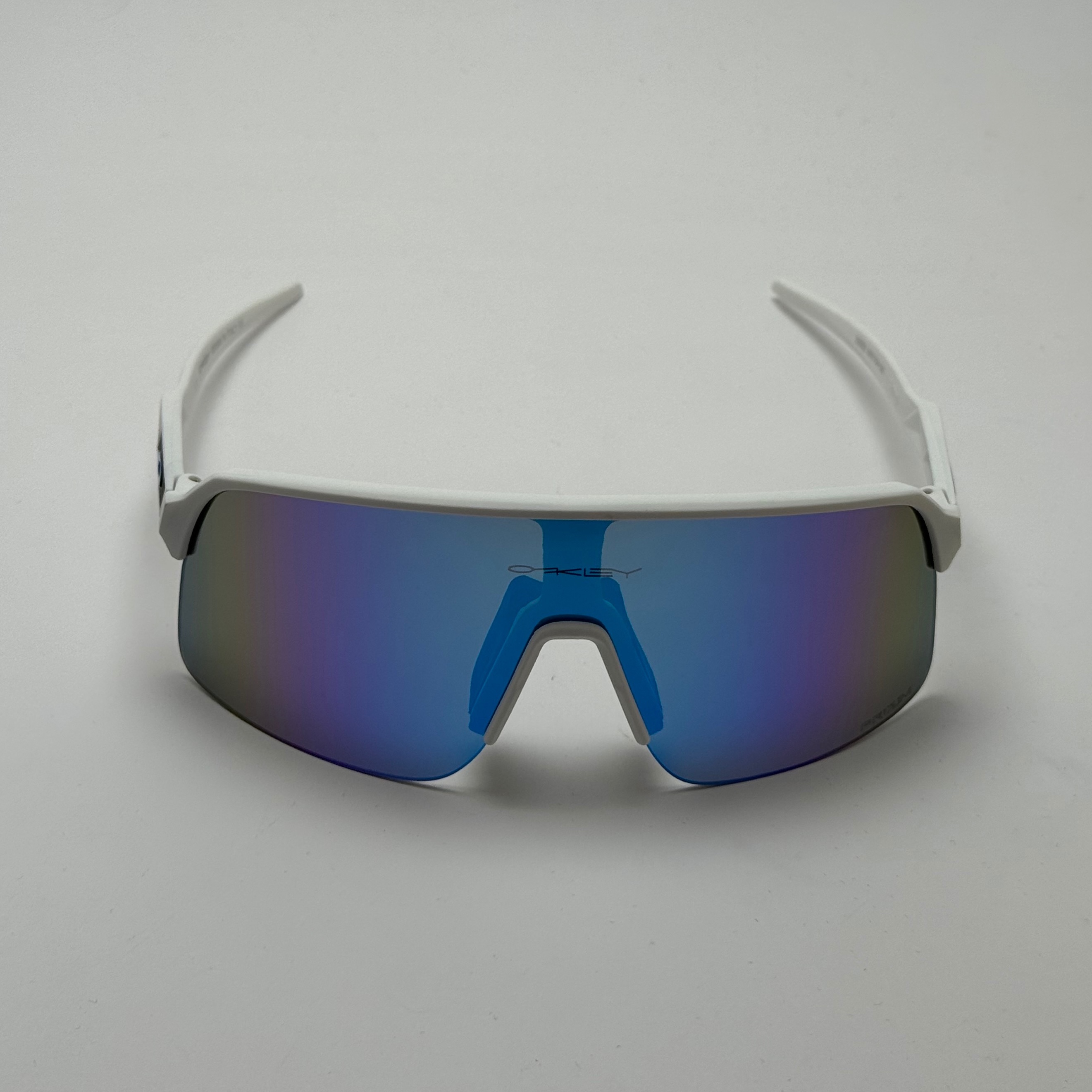 عینک آفتابی اسپرت اوکلی OAKLEY مدل SUTRO فریم سفید عدسی آبی هفت رنگ