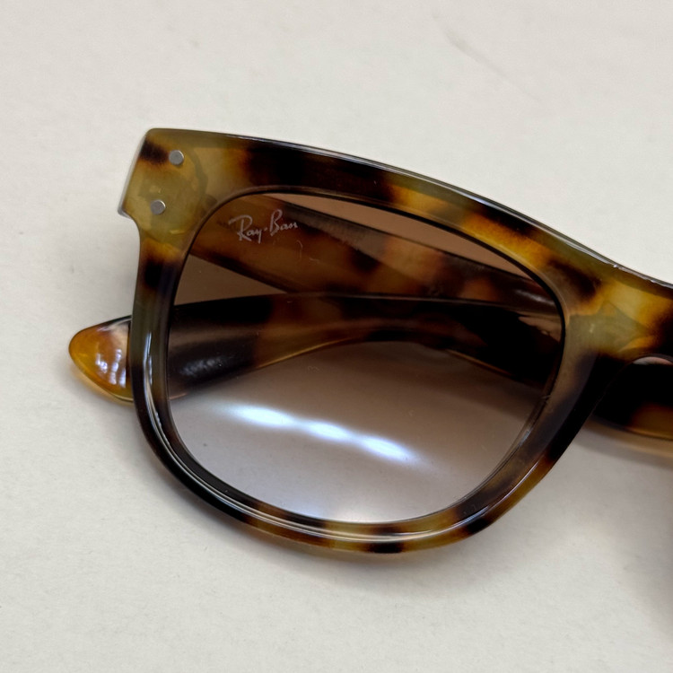 عینک آفتابی ریبن ویفرر ریورس پلنگی به همراه پک کامل rayban