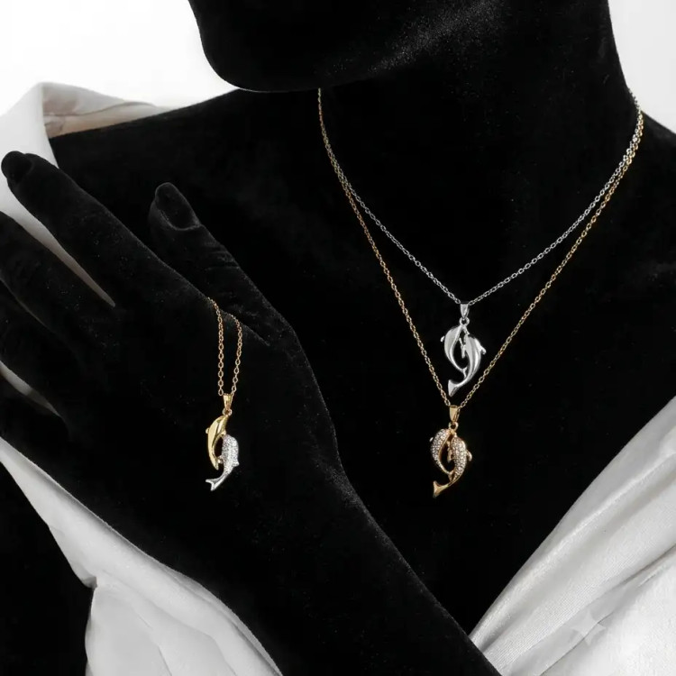 گردنبند و آویز زنانه و دخترانه آبکاری نقره نگین کاری دلفین ضد حساسیت رنگ کاملا ثابت کد amp (پس کرایه)