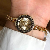 دستبند زنانه زنجیر کارتیر Cartier طرح ورساچ Versace رنگ ثابت کد zsm (پس کرایه)