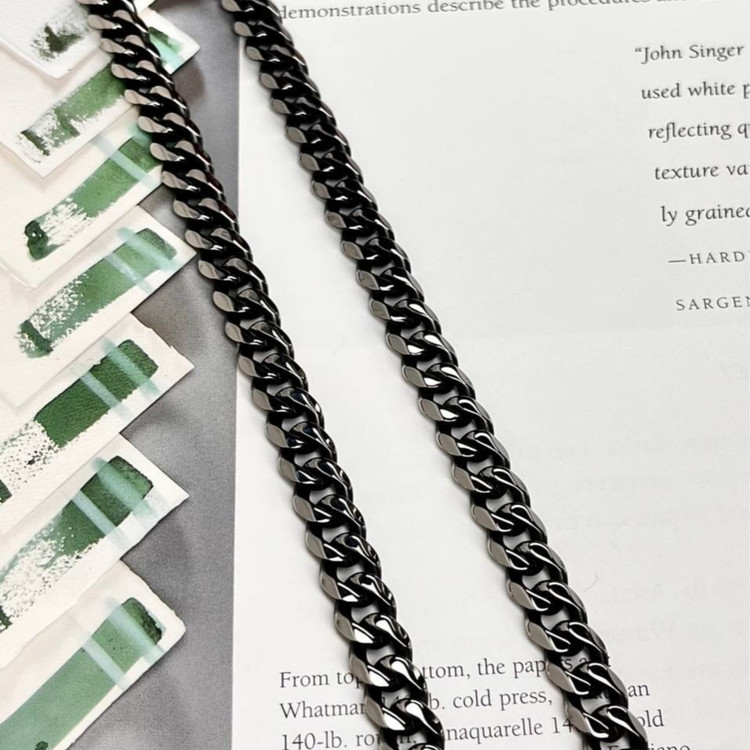 گردنبند مردانه طرح کارتیه Cartier سیاه قلم جنس استیل عیار 316 رنگ کاملا ثابت کد ztk (پس کرایه)