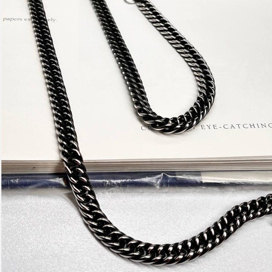 گردنبند مردانه مدل کارتیه Cartier سیاه قلم جنس استیل عیار 316 رنگ کاملا ثابت کد ztk (پس کرایه)