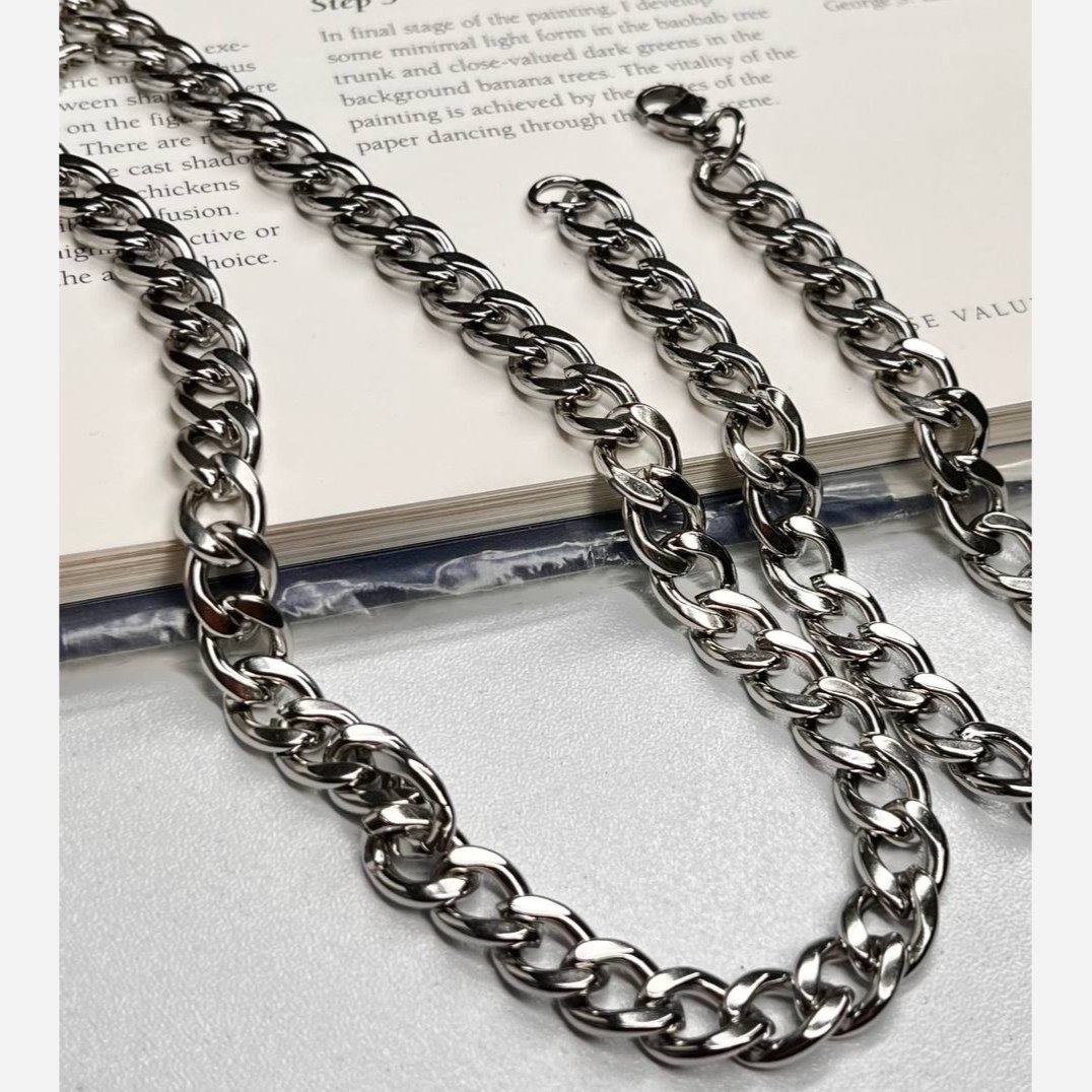 ست گردنبند و دستبند مردانه طرح کارتیر Cartier جنس استیل عیار 316 رنگ کاملا ثابت کد ztk (پس کرایه)