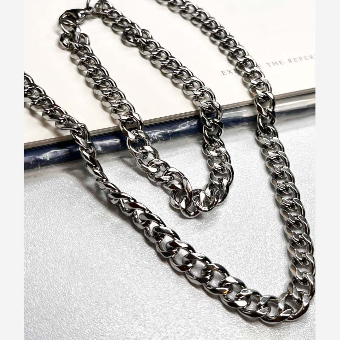 ست گردنبند و دستبند مردانه طرح کارتیر Cartier جنس استیل عیار 316 رنگ کاملا ثابت کد ztk (پس کرایه)