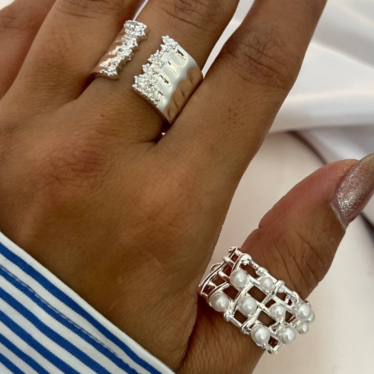 انگشتر زنانه مینیمال طرح کارتیه Cartier فری سایز freesize رنگ ثابت کد ztj (پس کرایه)