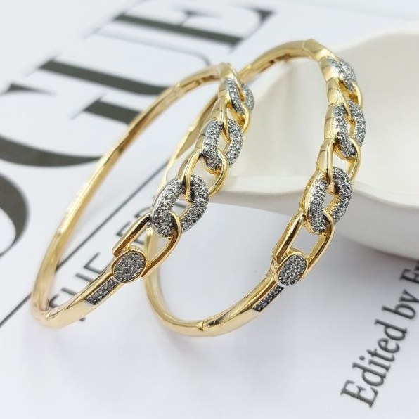دستبند زنانه طرح کارتیه Cartier نگین کاری شده فری سایز freesize رنگ ثابت کد zmp (پس کرایه)