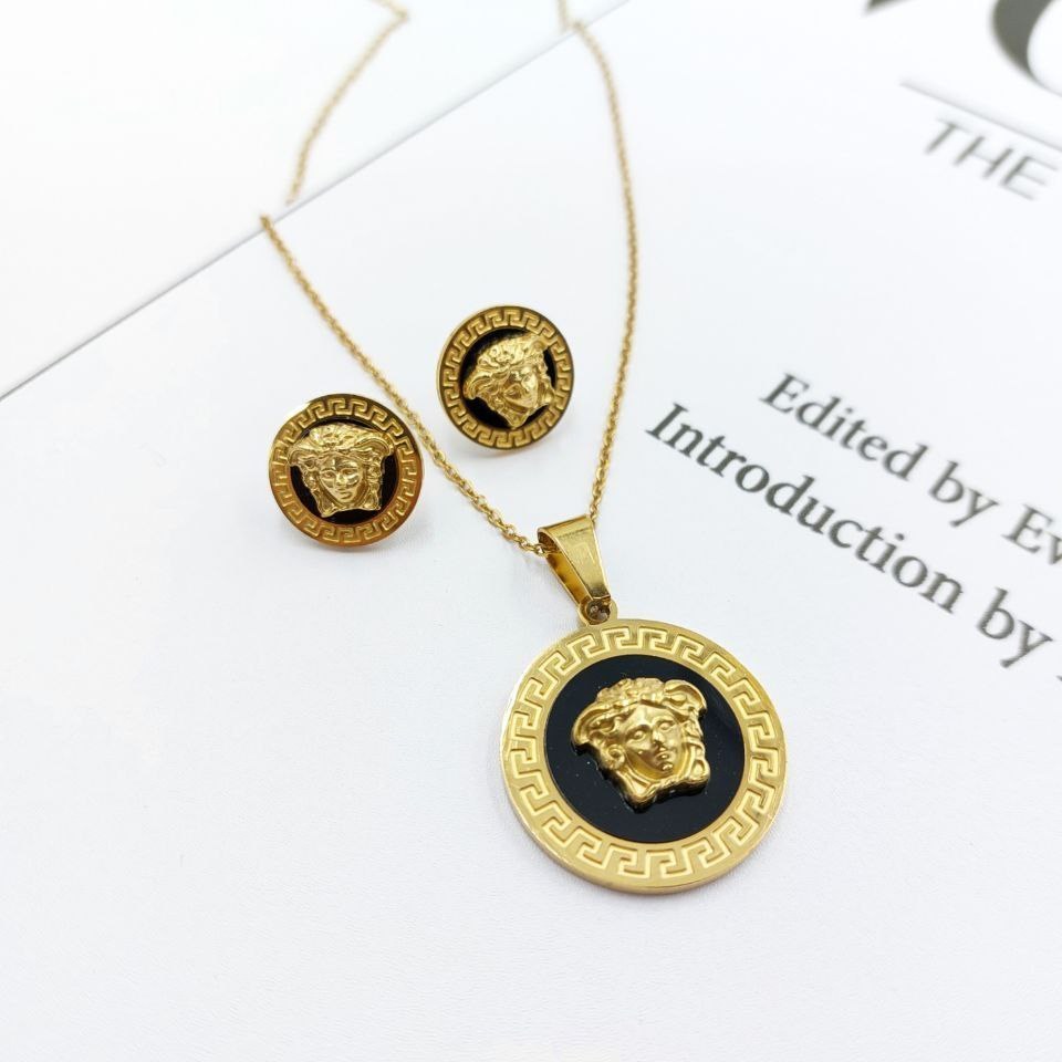 نیم ست گردنبند و گوشواره استیل زنانه طرح دایره ای ورساچ Versace رنگ کاملا ثابت کد mp (پس کرایه)