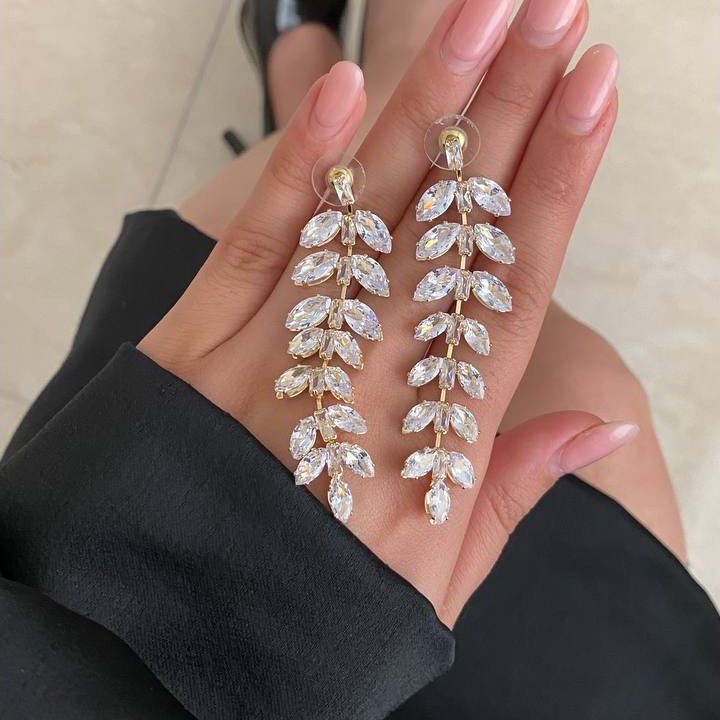 گوشواره زنانه طرح دو گل مروارید آویز تنوع طرح رنگ کاملا ثابت کد tj (پس کرایه)
