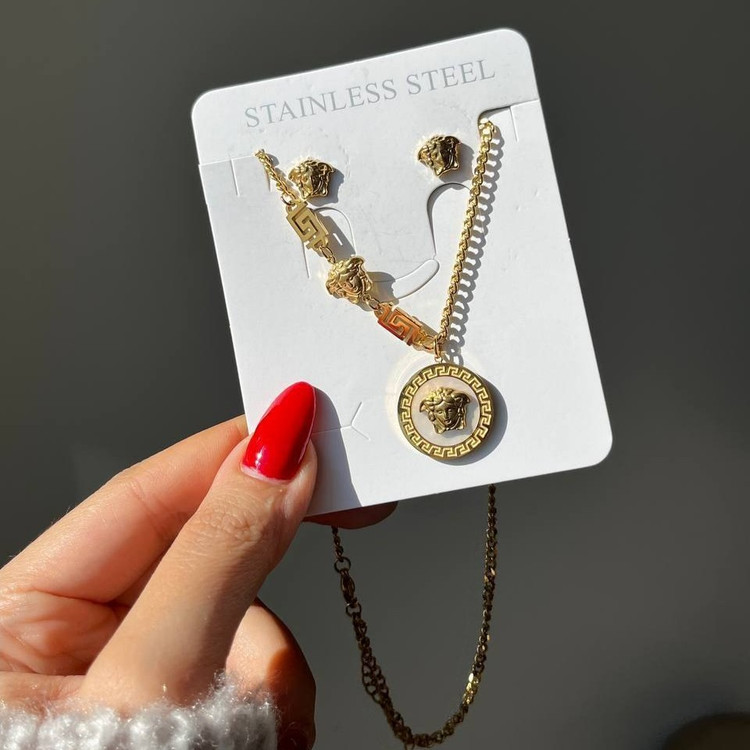 نیم ست گردنبند و گوشواره استیل زنانه طرح ورساچ Versace در سه رنگ رنگ کاملا ثابت کد el (پس کرایه)
