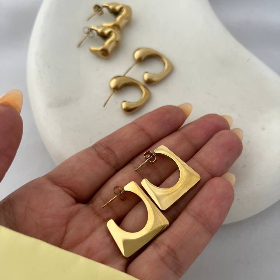 گوشواره استیل زنانه طرح مینیمال تنوع طرح رنگ ثابت و ضد حساسیت کد tj (پس کرایه)