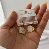 گوشواره استیل زنانه طرح قلب سفید طلایی تنوع طرح رنگ ثابت و ضد حساسیت کد tj (پس کرایه)