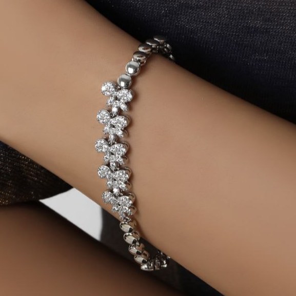 دستبند جواهری نگین کاری مدل فانتزی رنگ ثابت در تنوع طرح کد mp (پس کرایه)