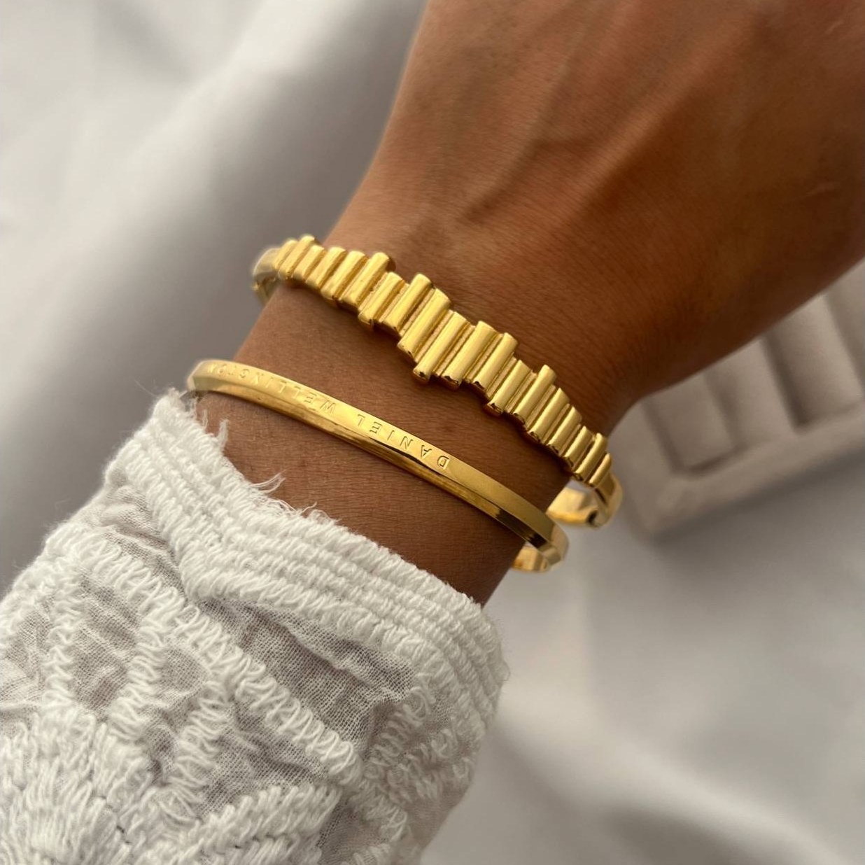دستبند النگویی و بنگل استیل زنانه دنیل ولینگتون و خط دار رنگ ثابت کد tj (پس کرایه)