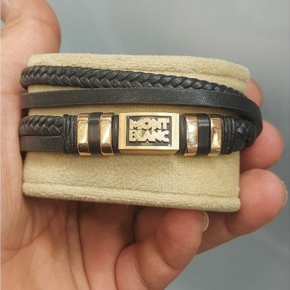 دستبند چرمی قفل و پلاک استیل مردانه طرح گوچی Gucci کیفیت چرم عالی در تنوع طرح رنگ ثابت کد bn (پس کرایه)