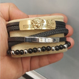 دستبند چرمی قفل و پلاک استیل مردانه طرح گوچی Gucci کیفیت چرم عالی تنوع طرح رنگ ثابت کد bn (پس کرایه)
