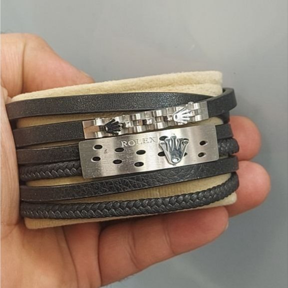 دستبند چرمی قفل و پلاک استیل مردانه طرح رولکس Rolex کیفیت چرم عالی تنوع طرح رنگ ثابت کد bn (پس کرایه)