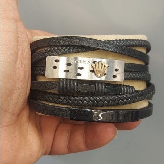دستبند چرمی قفل و پلاک استیل مردانه کارتیر Cartier کیفیت چرم عالی تنوع طرح رنگ ثابت کد bn (پس کرایه)