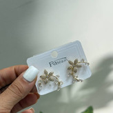 گوشواره آبکاری نقره میخ نقره زنانه طرح گل و برگ نگین طلایی رنگ ثابت کد sm (پس کرایه)