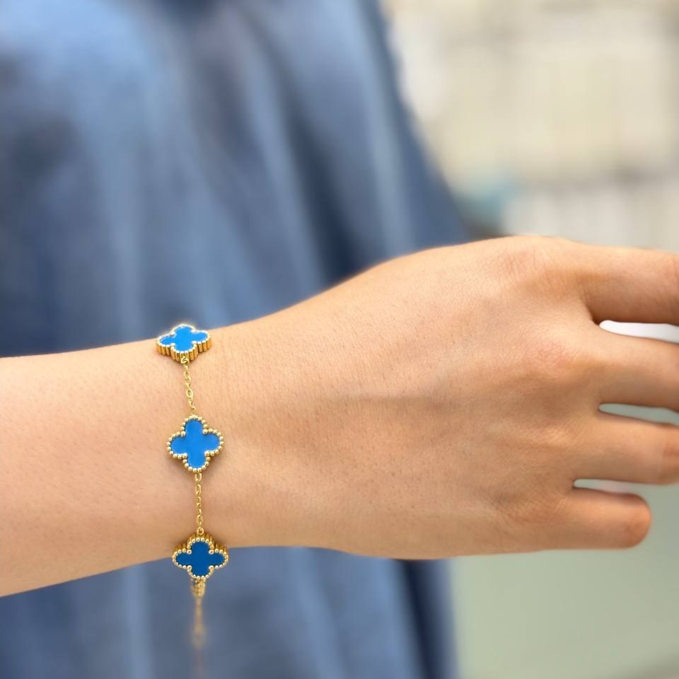 دستبند آبکاری نقره زنانه طرح گل ونکلیف Vancleef آبی رنگ ثابت کد gy (پس کرایه)
