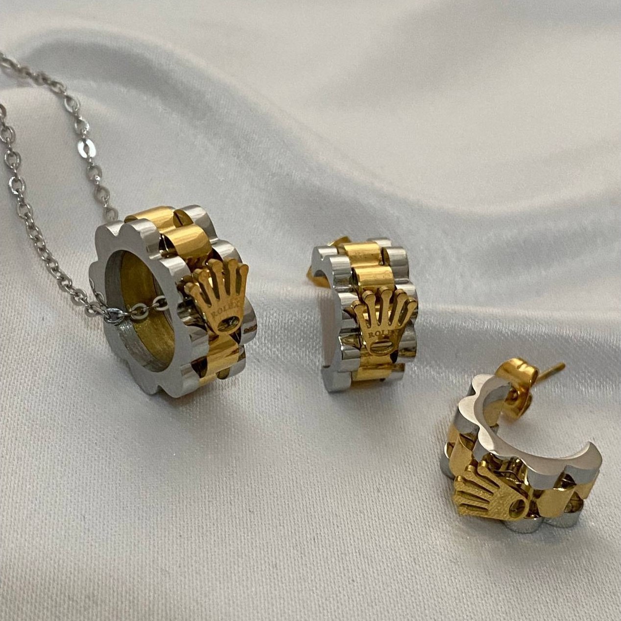 نیم ست گردنبند و گوشواره استیل زنانه طرح رولکس Rolex در دو مدل رنگ ثابت کد tj (پس کرایه)