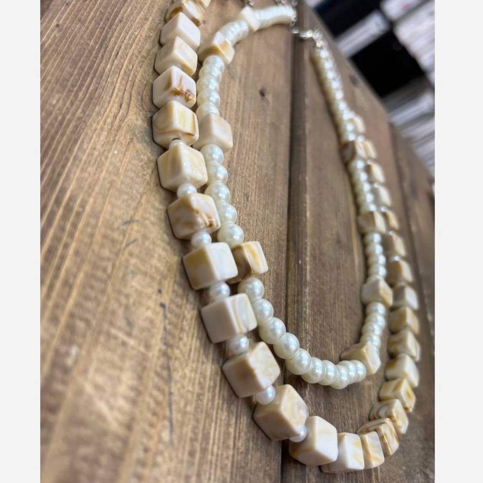 گردنبند زنانه مرواریدی طرح مربعی رنگ ثابت کد hm (پس کرایه)