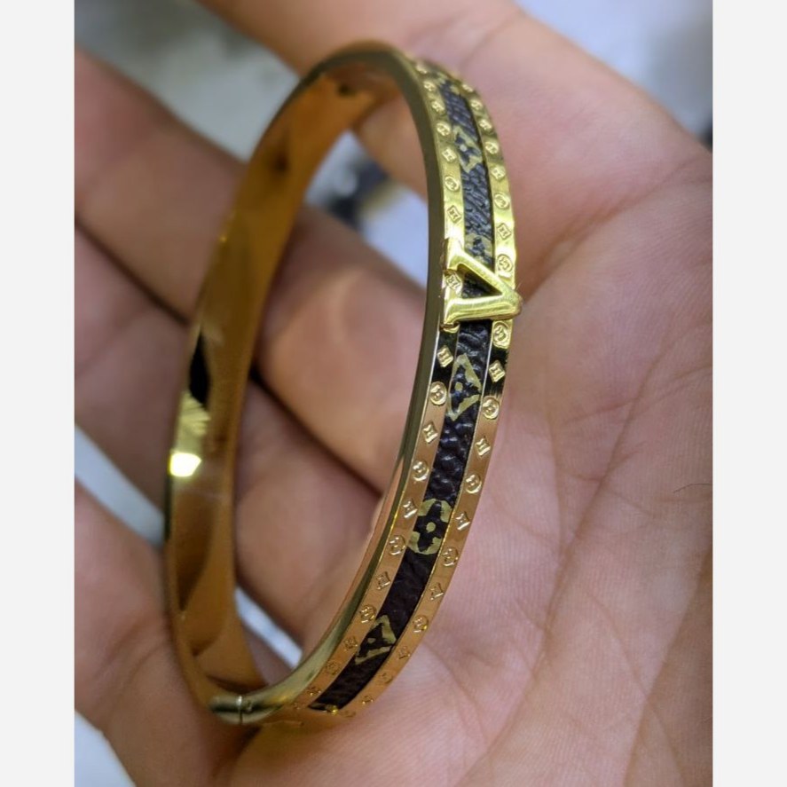 دستبند النگویی و بنگل استیل زنانه طرح ورساچ versace تنوع طرح رنگ ثابت کد sh