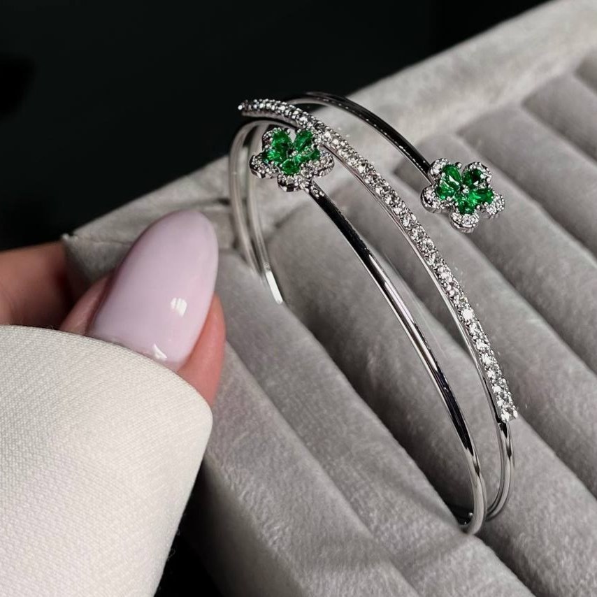 دستبند النگویی و بنگل زنانه طرح جواهری طرح دو طرفه گل نگین رنگ ثابت