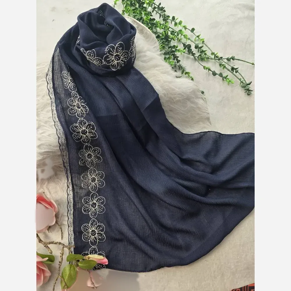 شال مجلسی گلدوزی و دانتل دوزی شده جنس کریشه پلاس ابعاد 180 در 62 سانتیمتر