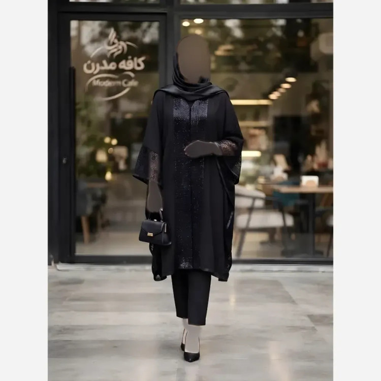 عبای زنانه مدل پانچ اورسایز کرپ حریر اسود با تزیین گیپور و ژاکارد فری سایز