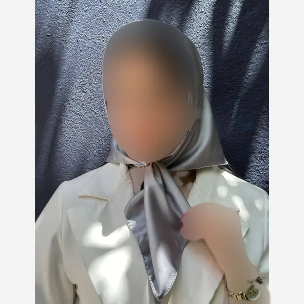 مینی اسکارف ساتن سیلک ابعاد 75 در 75 سانتیمتر