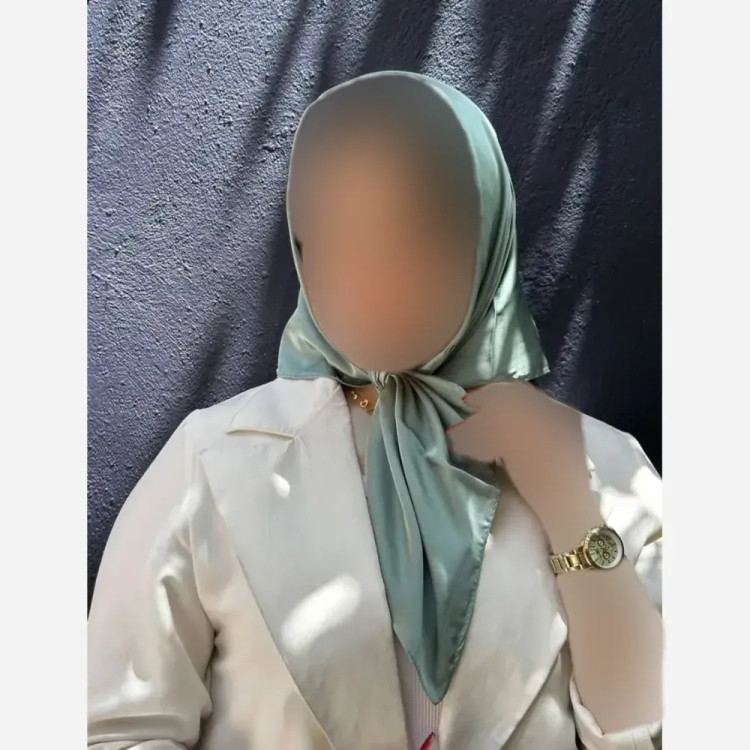 مینی اسکارف ساتن سیلک ابعاد 75 در 75 سانتیمتر