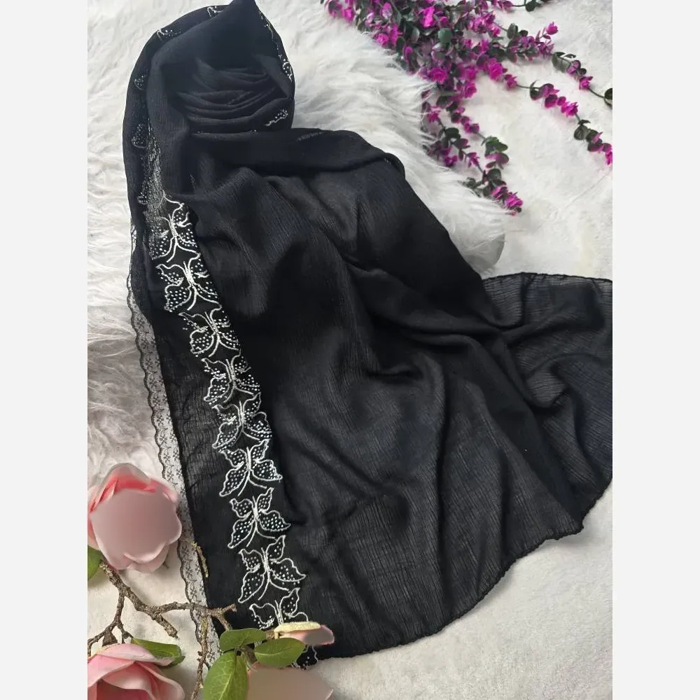 شال مجلسی گلدوزی و دانتل دوزی شده مدل گلاب جنس کریشه پلاس ابعاد 180 در 62 سانتیمتر