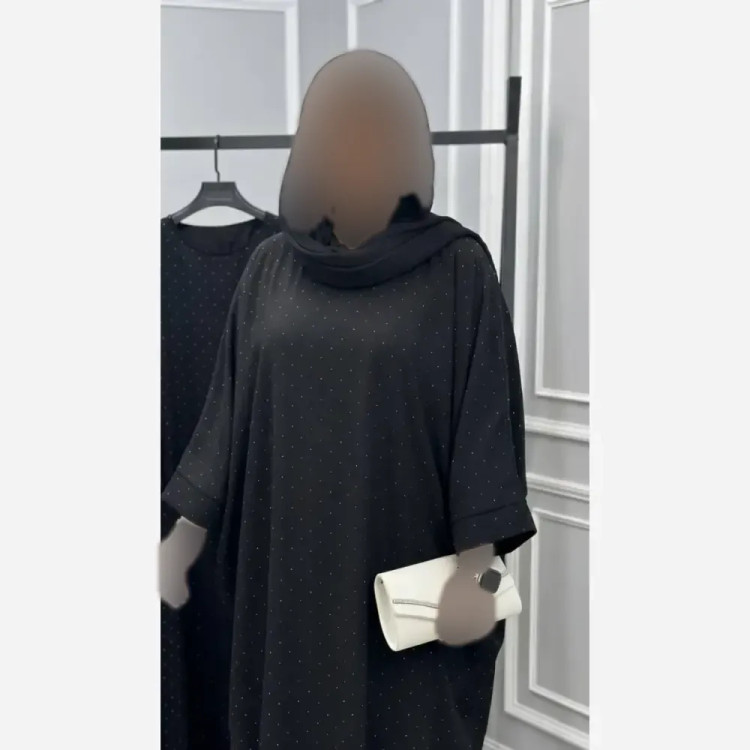 عبای زنانه مدل آلکا جنس داکرون سوزن دوزی شده رنگ مشکی فری سایز