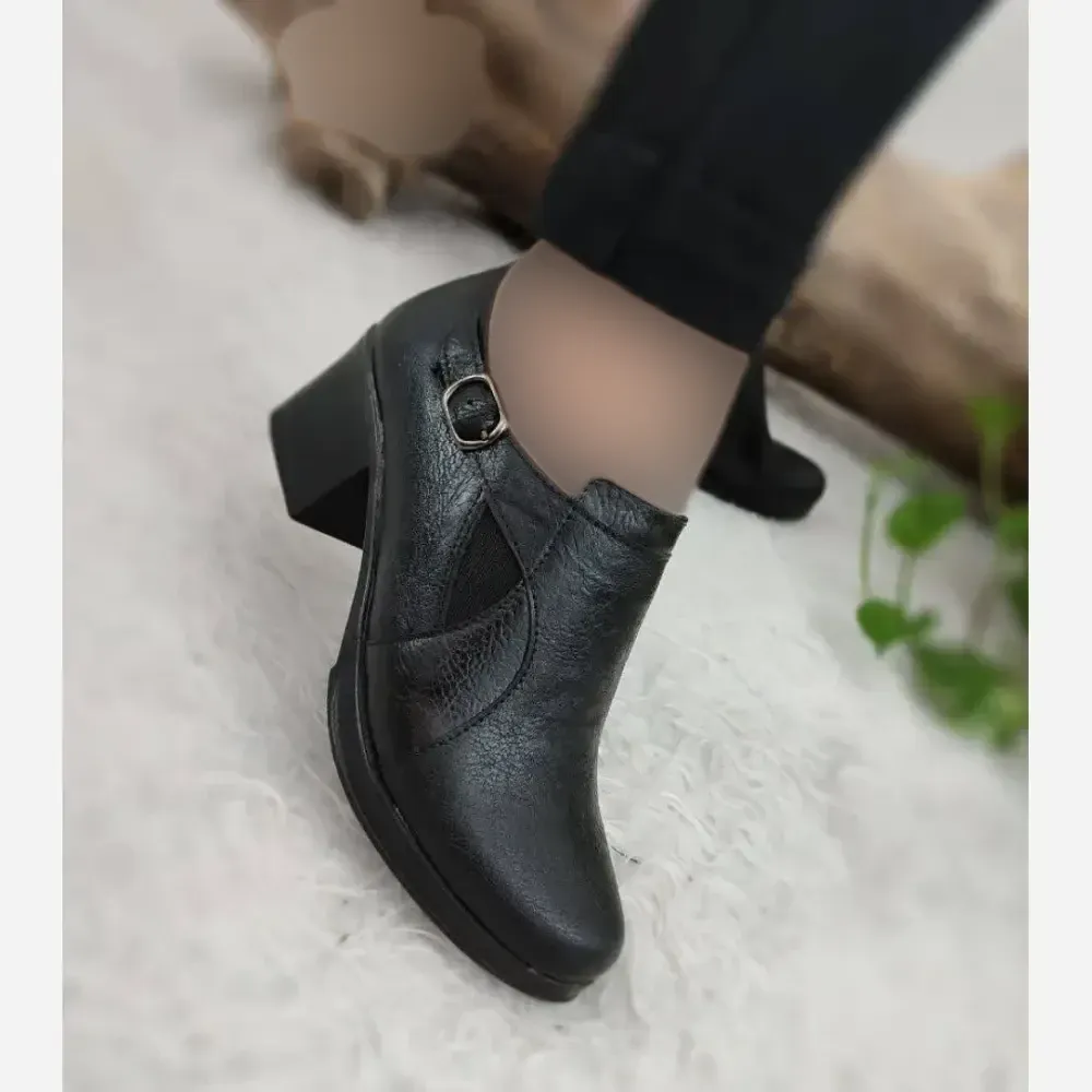 کفش طبی اداری زنانه چرم مدل حلما پاشنه 5 سانت رنگ مشکی