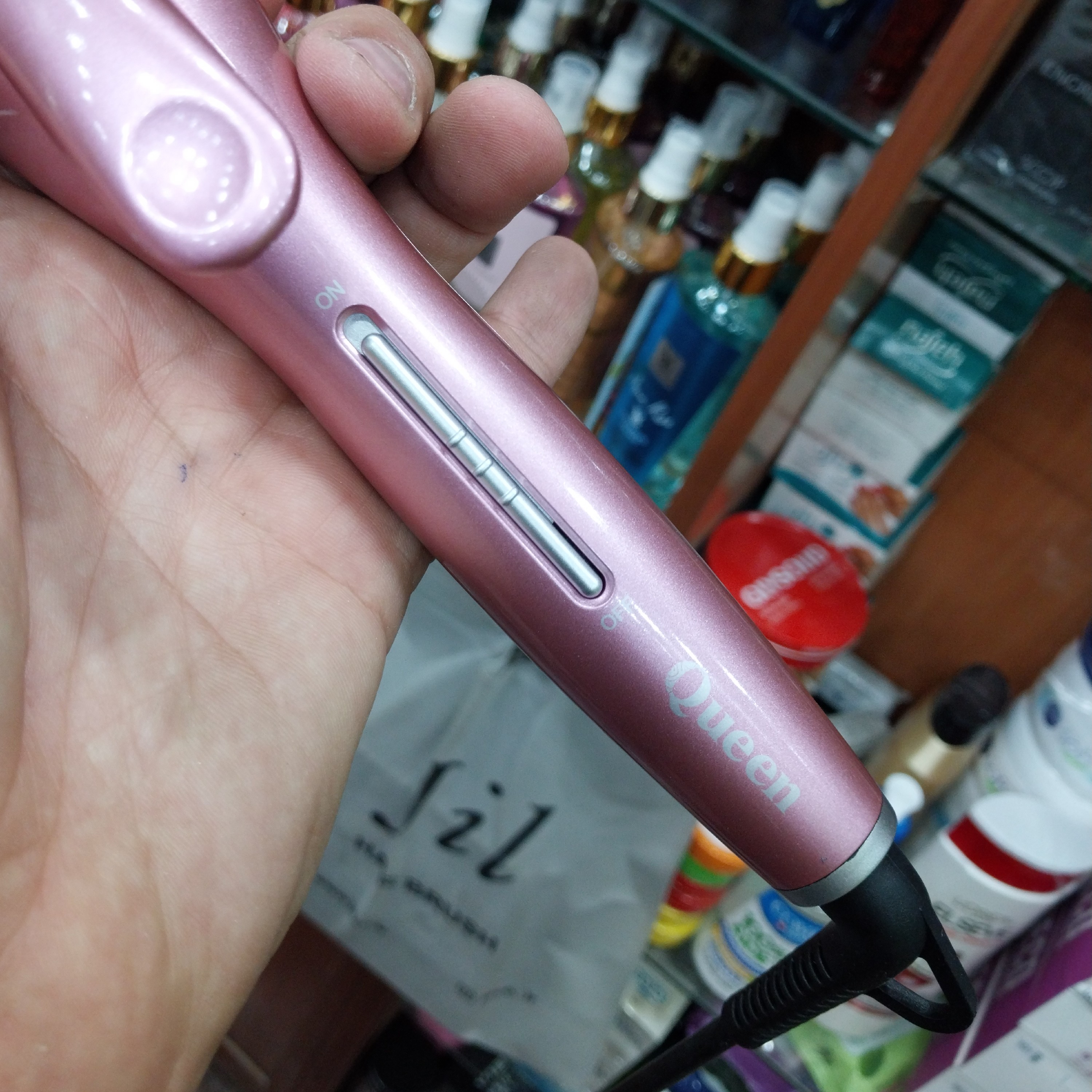 بابلیس برقی فوق حرفه ای کوئین مدلC525 سایز26 روکش سرامیک تیتانیوم 200 درجه سانتی گراد