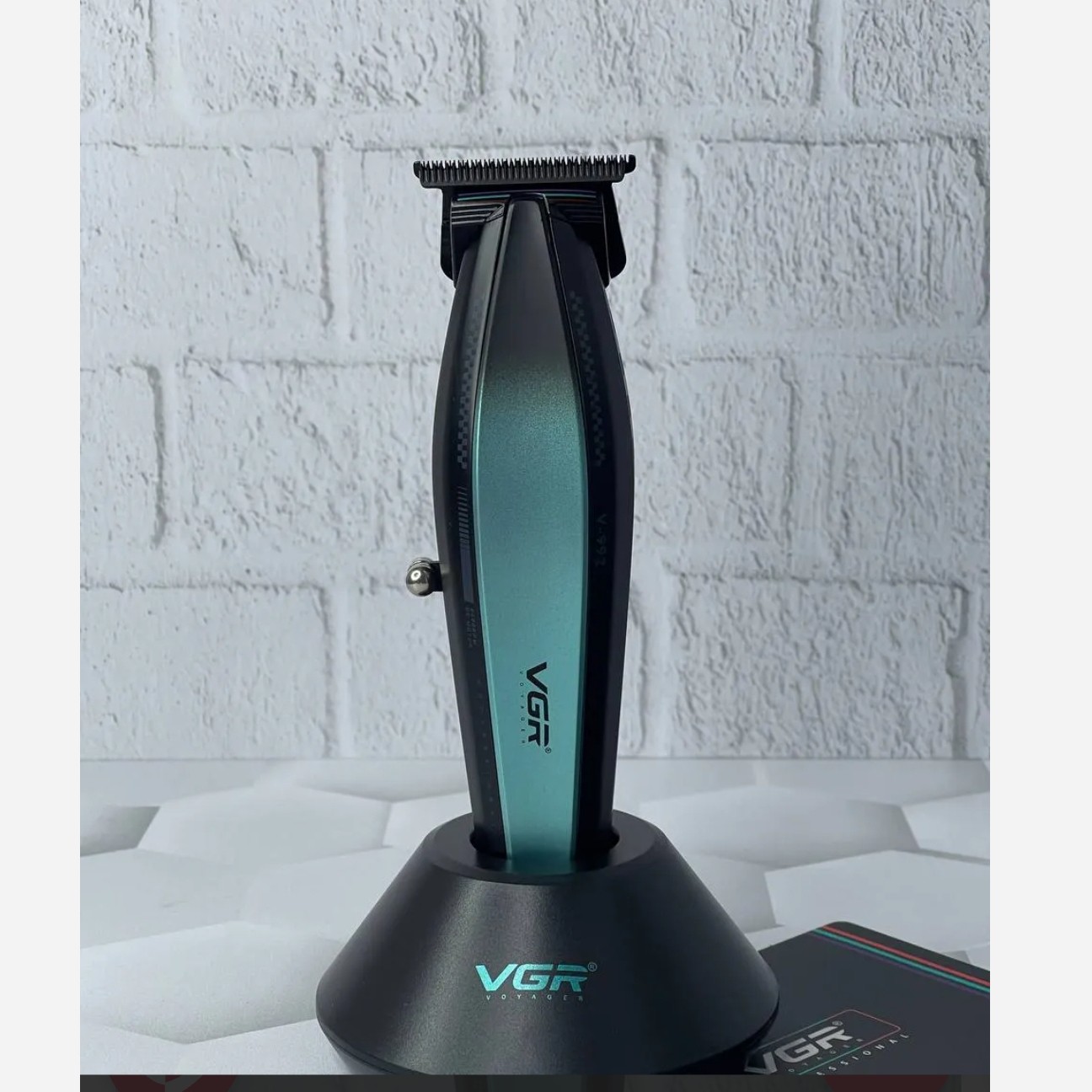 ماشین اصلاح صفر زن خط زن وی جی آر V-992شاهکاری از وی جی آر 9000 دور در دقیقه