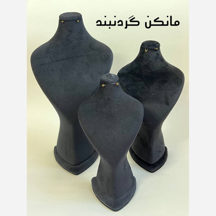 مانکن مخمل گردنبند و نیم ست گالری هیما