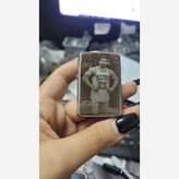 فندک بنزینی با حک عکس و متن جنس استیل رنگ ثابت در دو رنگ مشکی و نقره ای