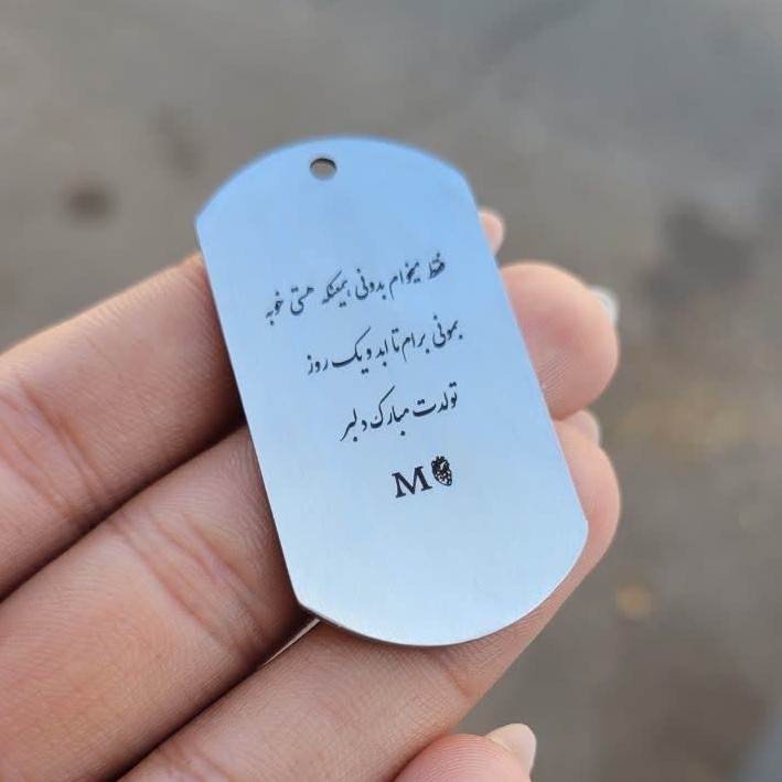 گردنبندزنانه و مردانه با پلاک بزرگ و زنجیر جنس استیل رنگ ثابت در دو رنگ طلایی و نقره ای با حک اختصاصی