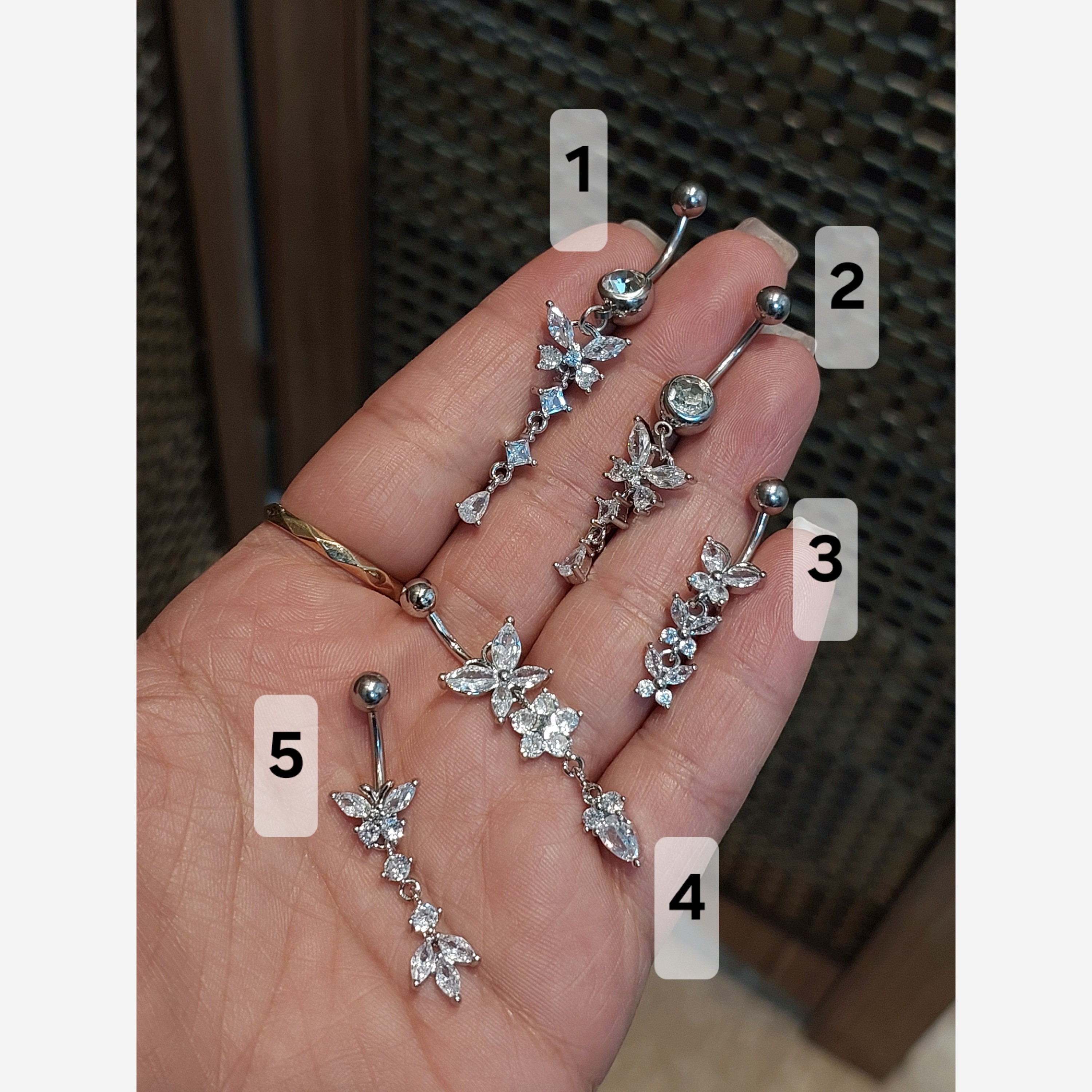 پیرسینگ ناف آویز دار طرح پروانه