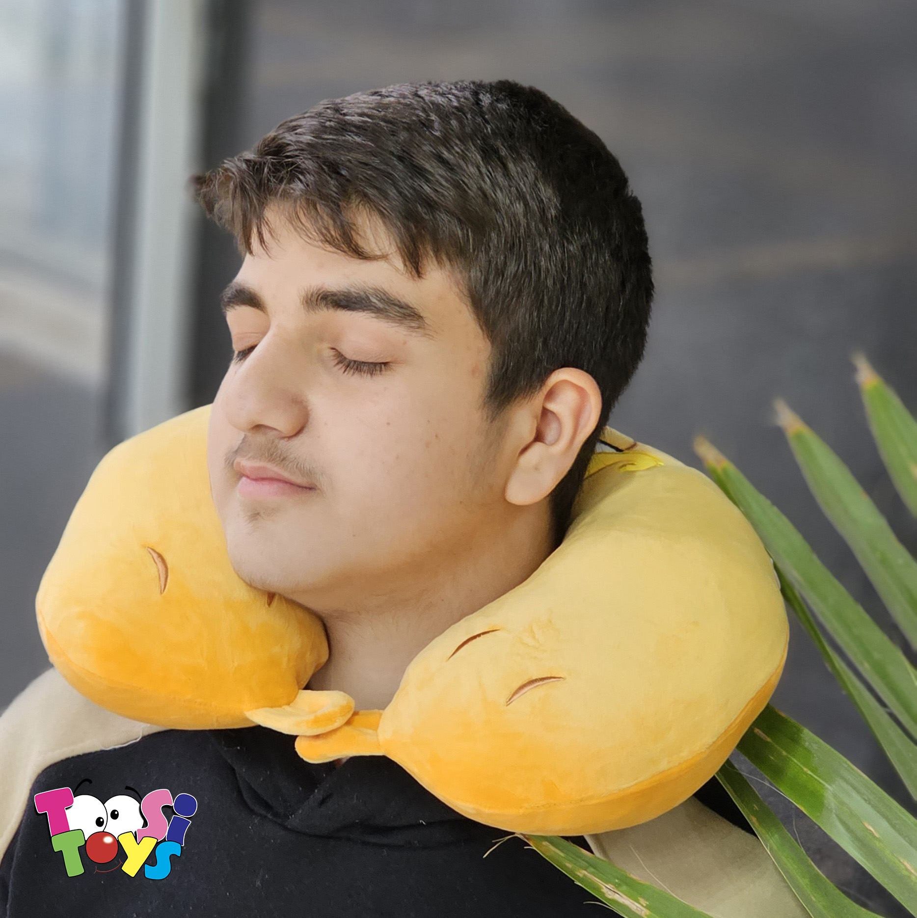 عروسک گردنی با چشم بند