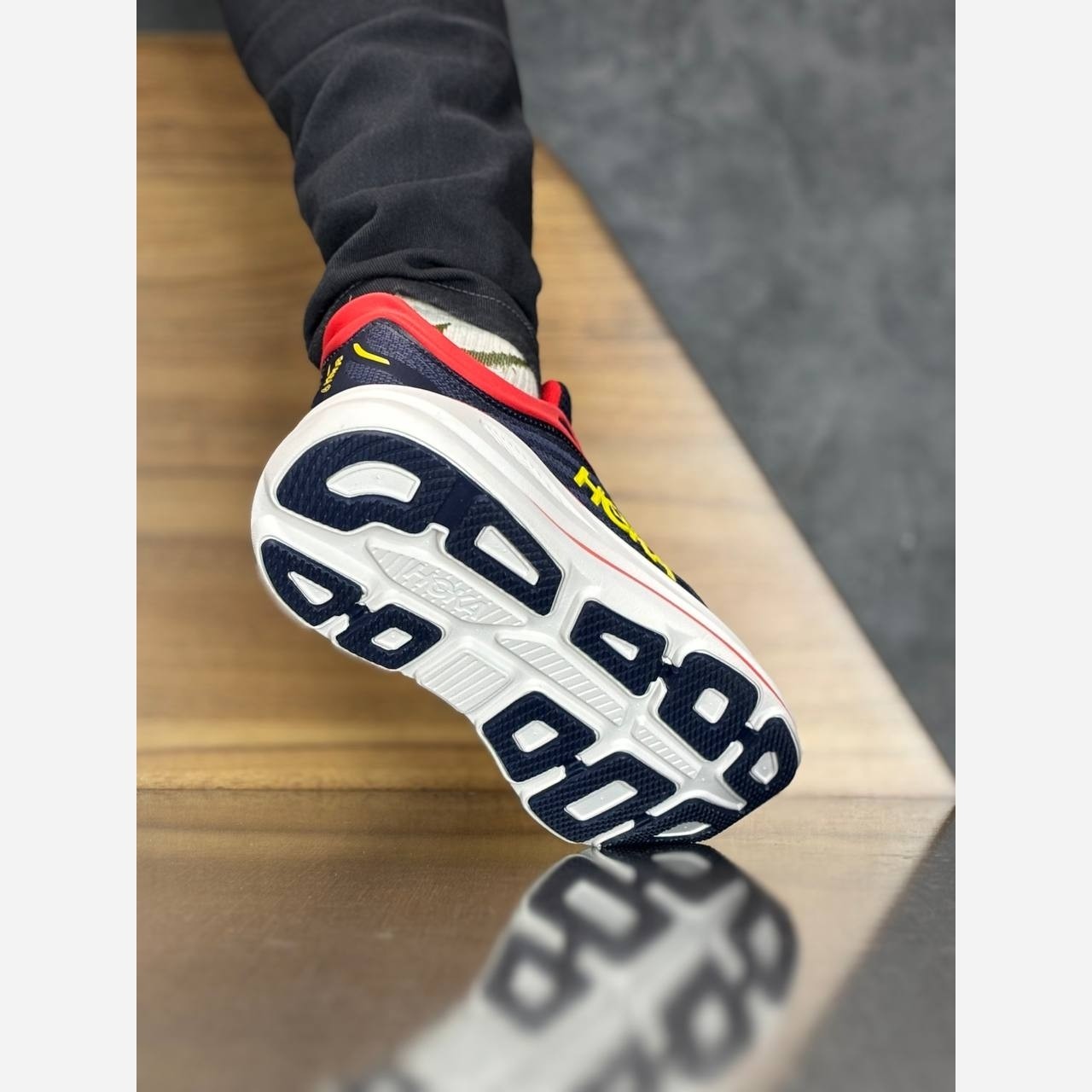 کفش هوکا مدل باندی 9 shoes hoka bondi مناسب پیاده روی
