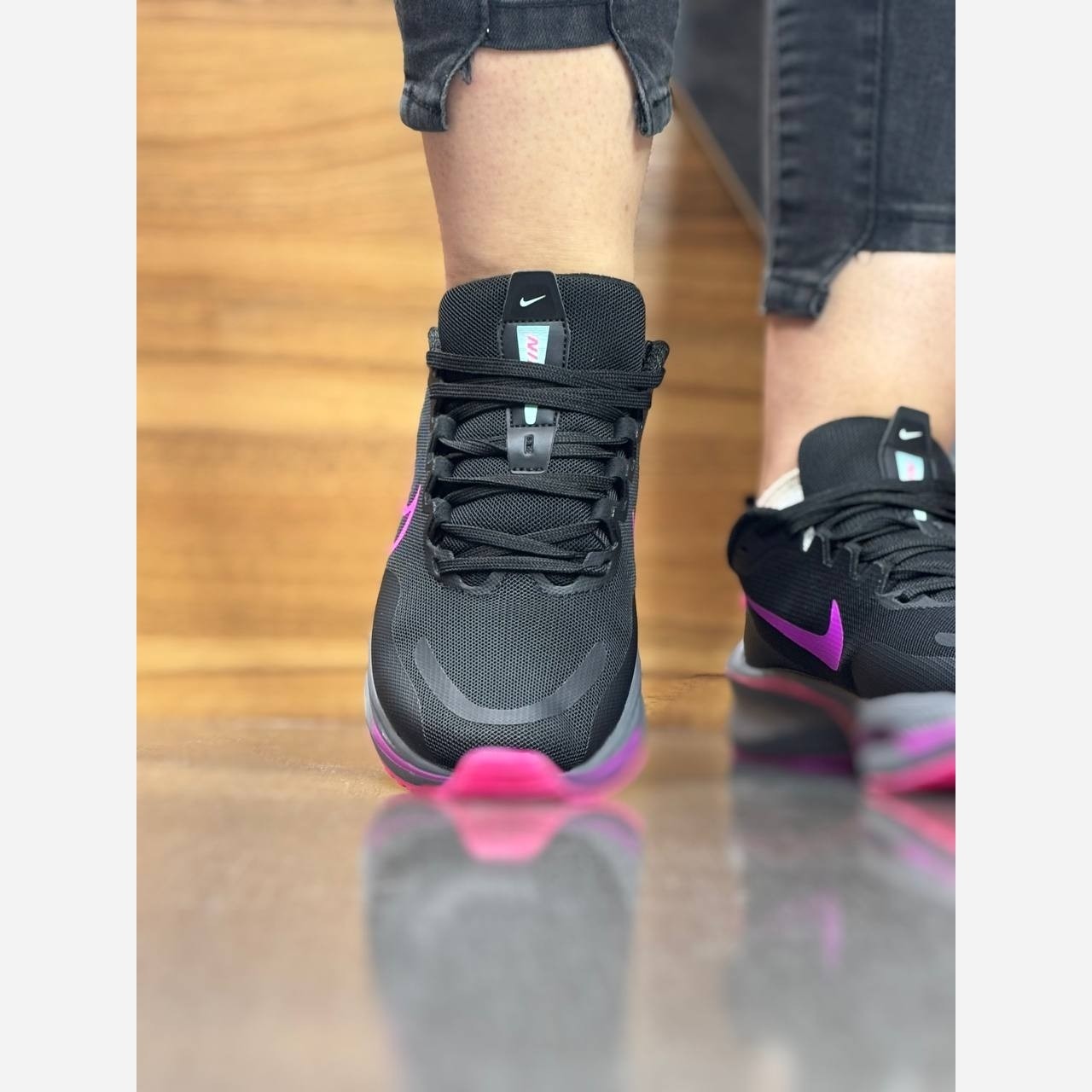 کتونی نایکی لبخندی زنانه مدل Nike Air Zoom
