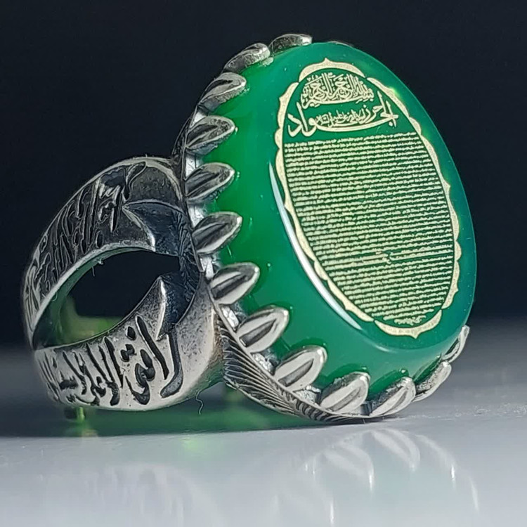 خرید انگشتر حرز امام جواد روی عقیق سبز با رکاب ذوالفقار؛ محافظی قدرتمند کد 2122